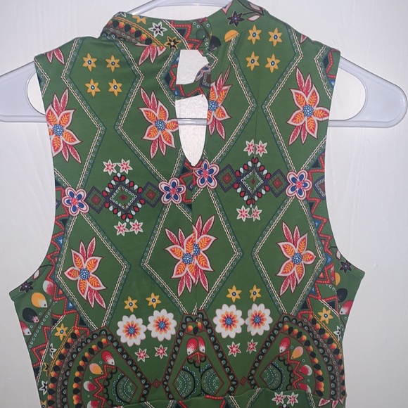 New York & Company: green and floral paisley print sleeveless dress w/ pockets - Picture 7 of 12